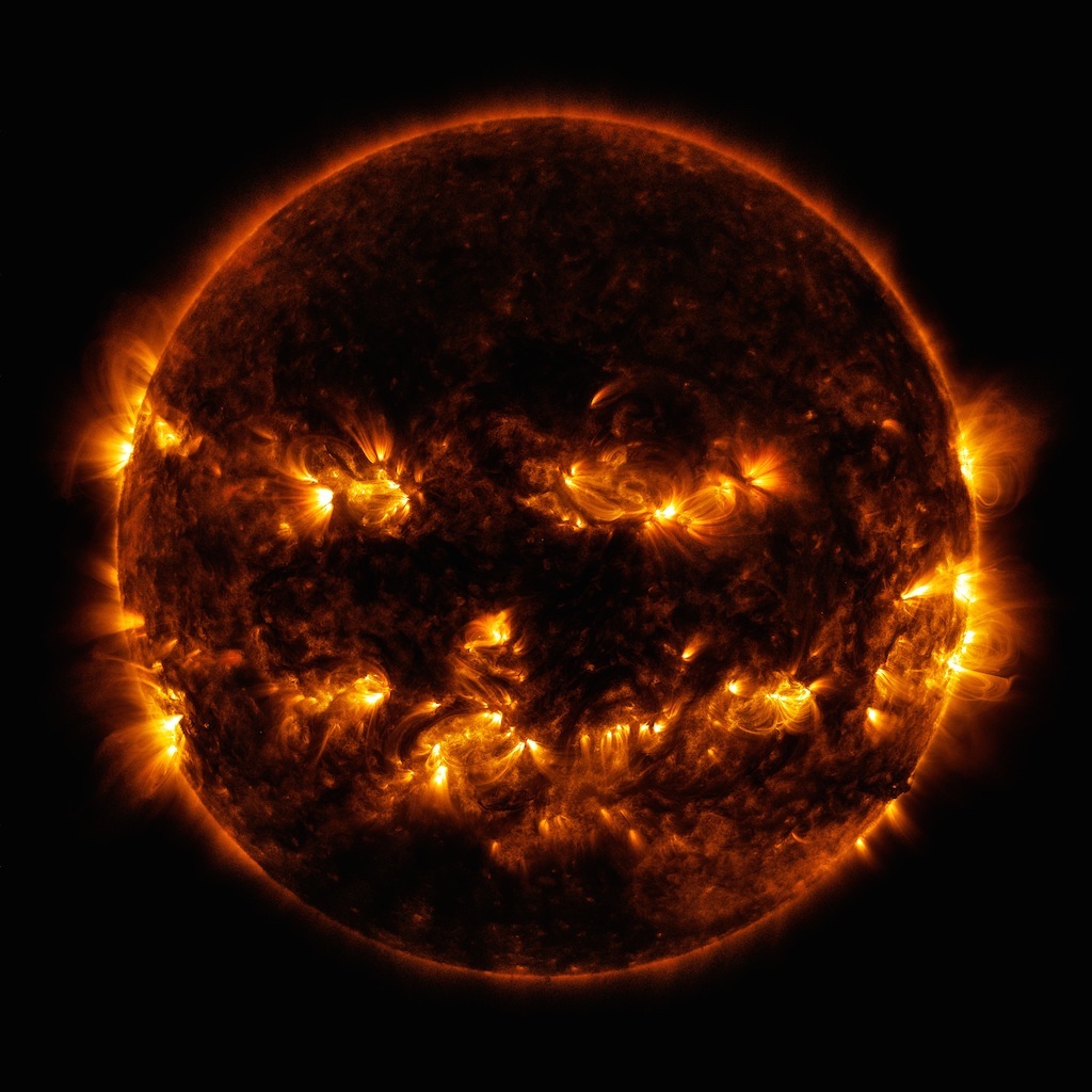 фотография солнца со спутника NASA