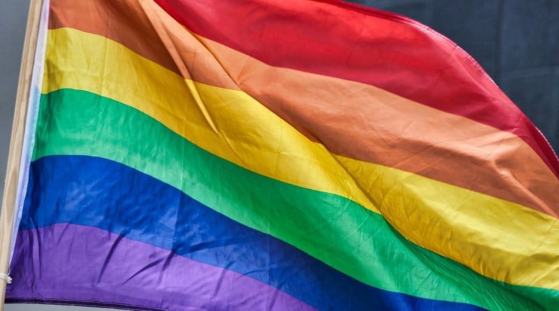 Закон и право: «Вам не должны платить больше, чем другим женщинам»: гей из Нью-Йорка подал в суд, утверждая, что ему сократили зарплату и уволили из-за ориентации