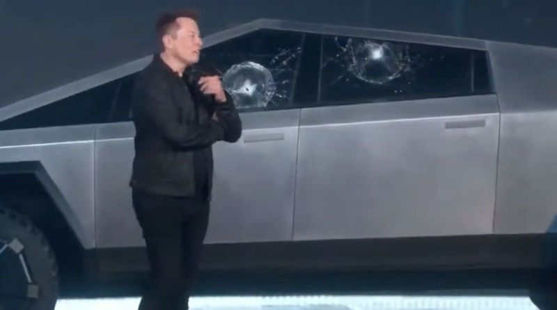 Видео: На презентации футуристического пикапа Tesla бронированные стекла электрокара разбились (видео)