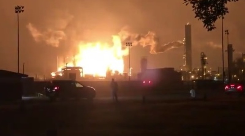 Видео: В США – масштабный взрыв на одном химическом заводе и пожар на другом (видео)