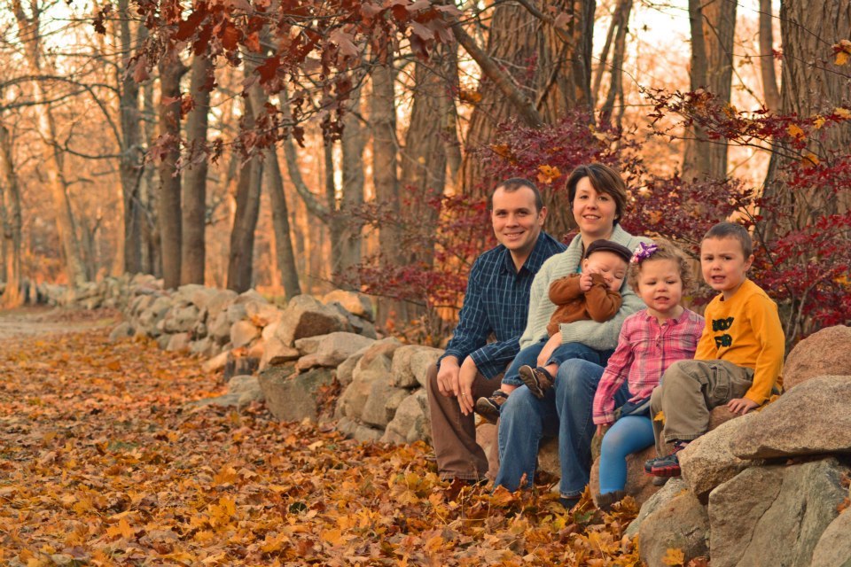 фотография Озенн с мужем и детьми