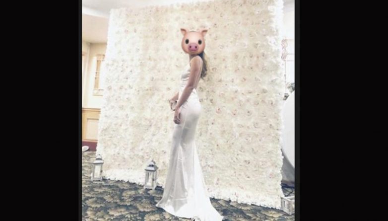 Полезное: Соцсети раскритиковали «наглую» гостью, которая пришла в свадебном платье на чужую свадьбу