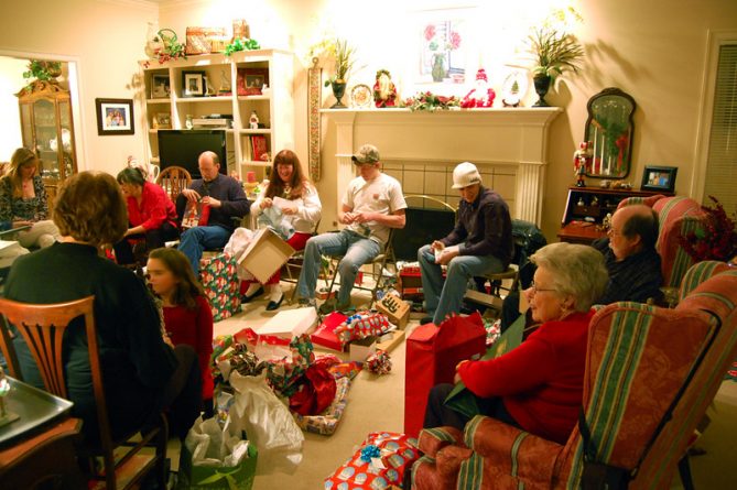 Локальные новости: Бабушка на Рождество: женщина написала трогательное объявление о том, что ищет семью, с которой сможет провести праздники