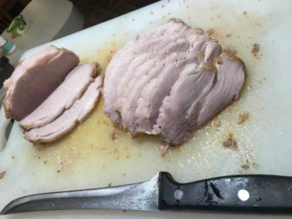 В мире: В Австралии настолько жарко, что парень приготовил свинину в своей машине и съел ее