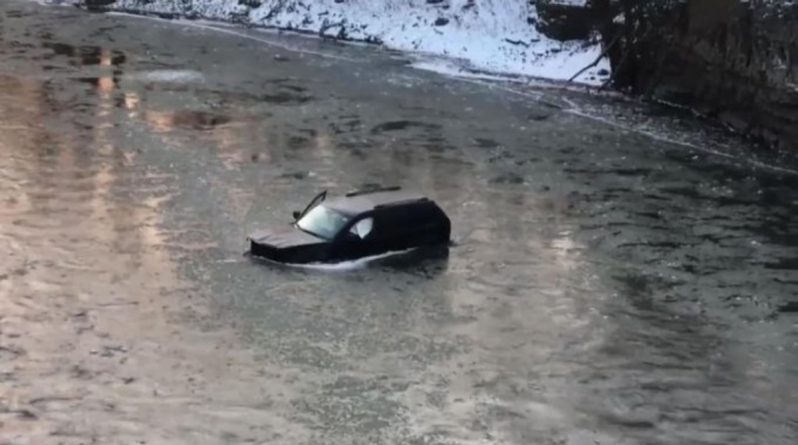 Локальные новости: Сири спасла жизнь парня, провалившегося под ледяную воду реки