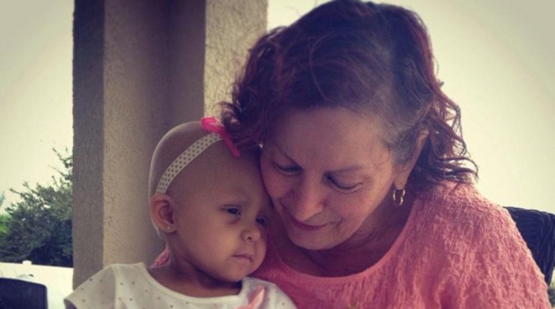 Здоровье: Мама поделилась снимком дочери, проходящей изнурительное лечение от рака, чтобы показать травмирующую реальность детской онкологии
