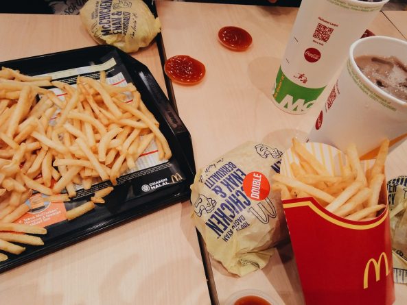 Здоровье: Жуткая диета: Девушка ела в McDonald's трижды в день и похудела на 15 кг