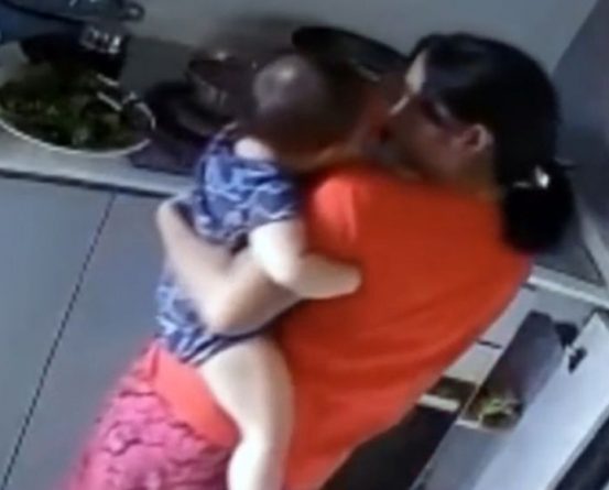 Происшествия: Домработница обожгла руку малышки кипящей водой, «потому что хотела домой»