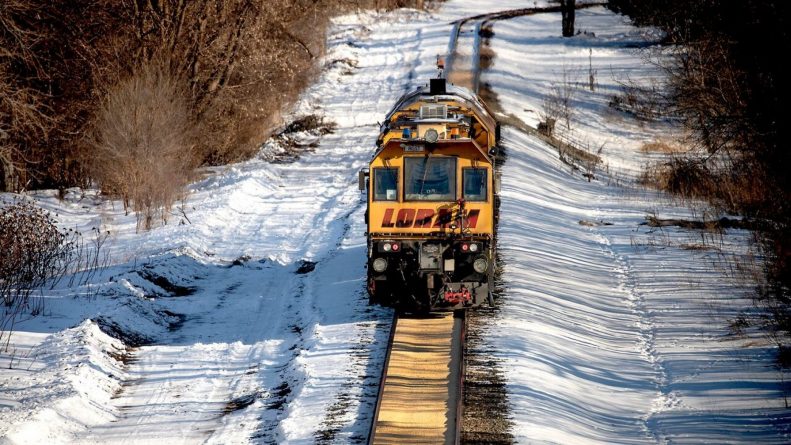 Локальные новости: Железнодорожные пути Миннесоты превратился в идеальную дорожку из кукурузы