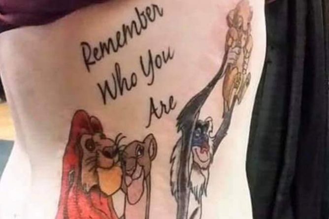 Локальные новости: «Помни, кто ты»: Мачеха сделала огромное тату, изобразив трех приемных детей в виде гиен