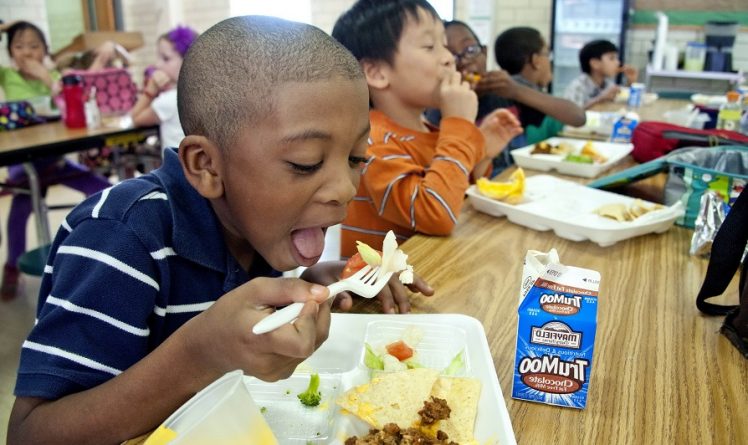Политика: Больше пиццы, меньше овощей: администрация Трампа меняет правила школьного обеда эпохи Обамы