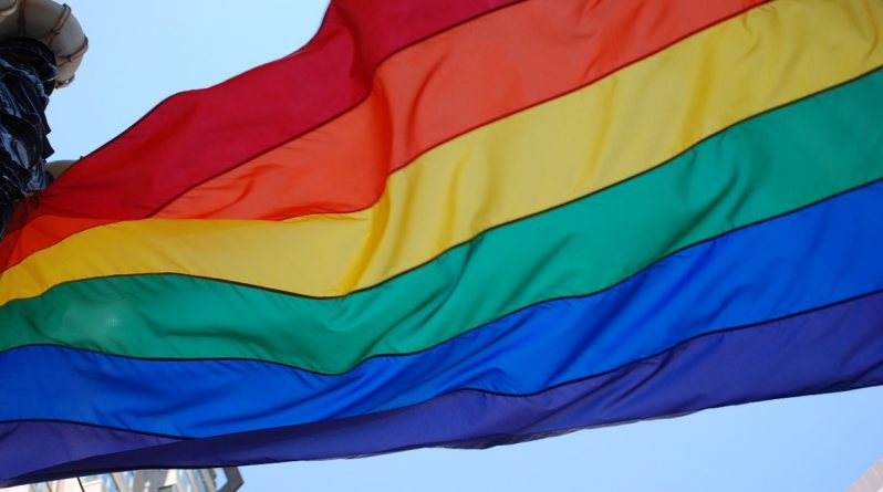 Закон и право: Подросток-трансгендер подал иск против штата Нью-Йорк из-за пола в его свидетельстве о рождении