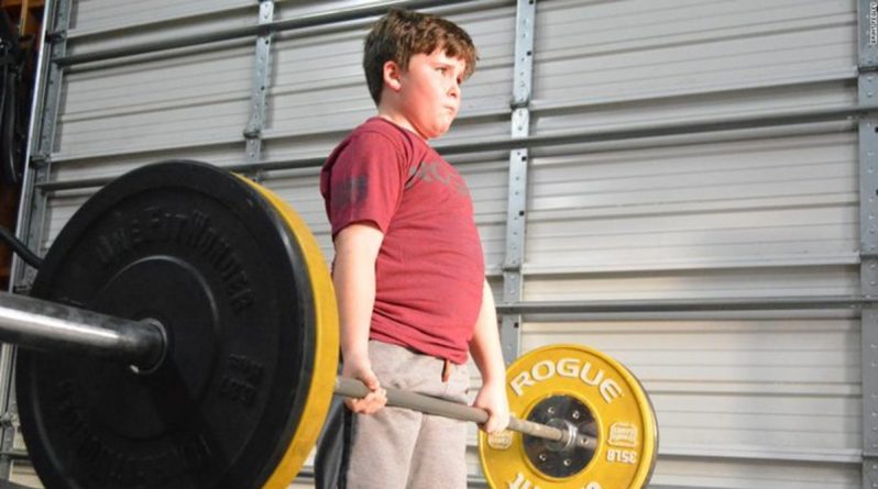 Локальные новости: 9-летний тяжелоатлет бьет рекорды, поднимая вес в 2 раза больше собственного