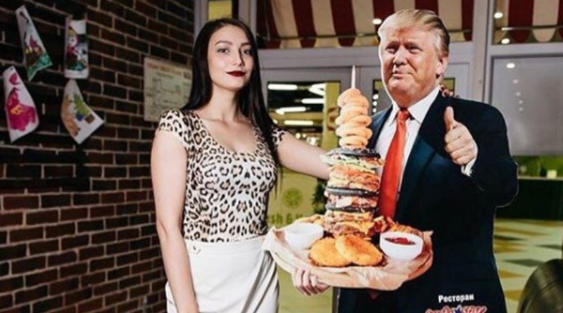 В мире: Дональд Трамп с подносом еды «одобрил» ресторан в Сыктывкаре (фото)