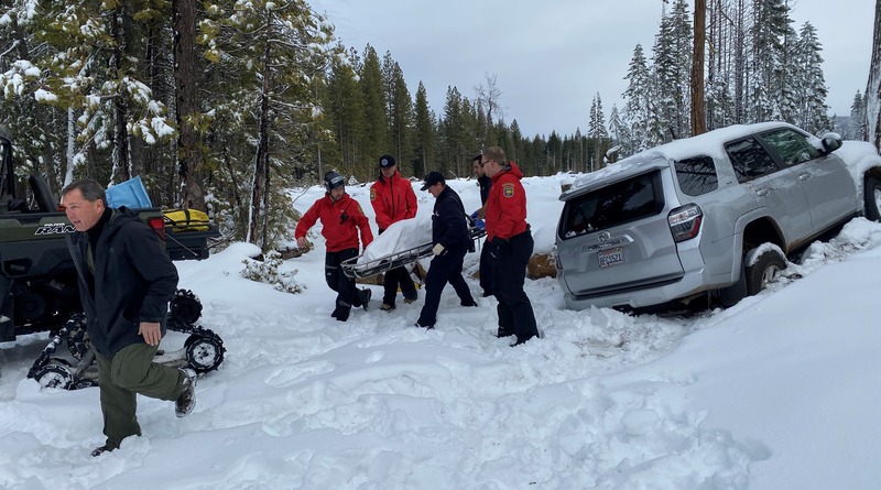 Происшествия: Женщина выжила, проведя почти неделю в автомобиле, погребенном под снегом
