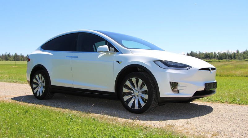 Полезное: Tesla опровергает сообщения о том, что электромобили могут внезапно разогнаться самостоятельно, без нажатия педали газа