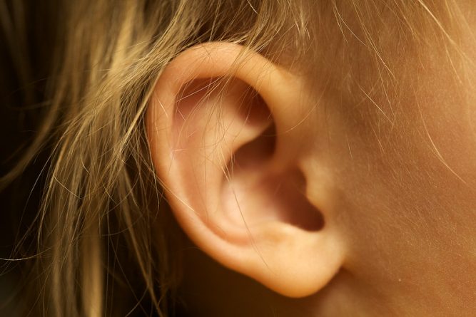 Здоровье: Женщине пришлось ампутировать ухо из-за меланомы, вызванной чрезмерным солярием