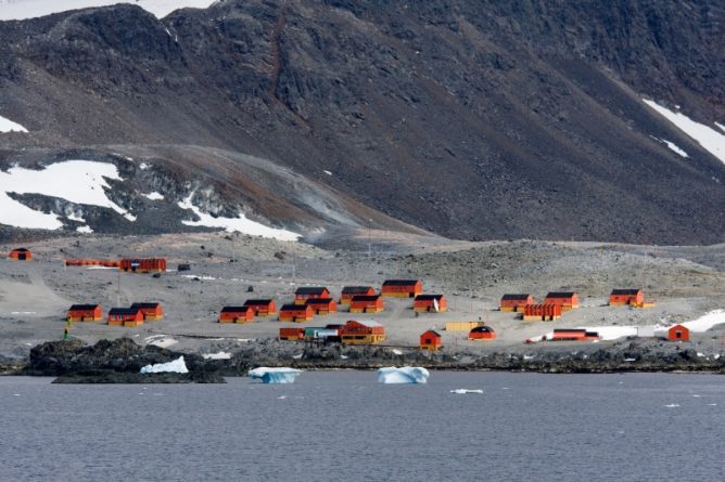 Полезное: На Антарктике зарегистрирована самая высокая температура за всю историю — более 18°C