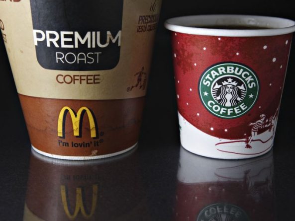 Локальные новости: McDonald's и Starbucks будут подавать посетителям использованные пластиковые стаканчики для кофе
