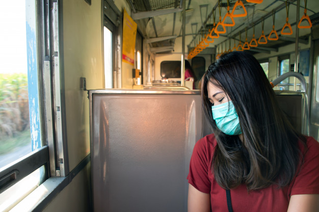 Происшествия: На женщину в защитной маске напали в метро Нью-Йорка
