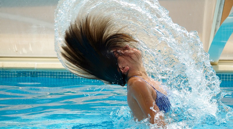 Полезное: Чиновница предупредила женщин, что они могут забеременеть, плавая в бассейнах с мужчинами