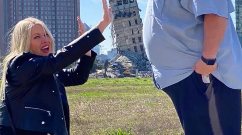 Локальные новости: «Падающая башня Далласа» продолжает стоять на месте, несмотря на сотни ударов огромными шарами для сноса строений