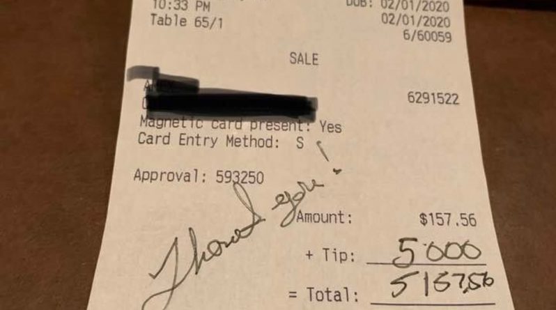 Популярное: Миллиардер оставил официантке из Массачусетса $5000 на чай, поддержав вирусный челлендж