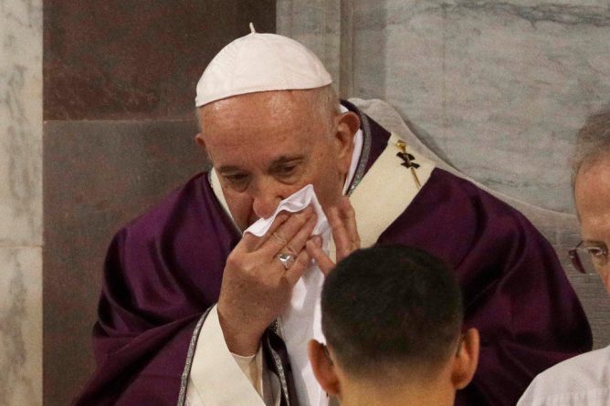 Здоровье: Папа Франциск заболел через день после того, как выступил в поддержку больных коронавирусом