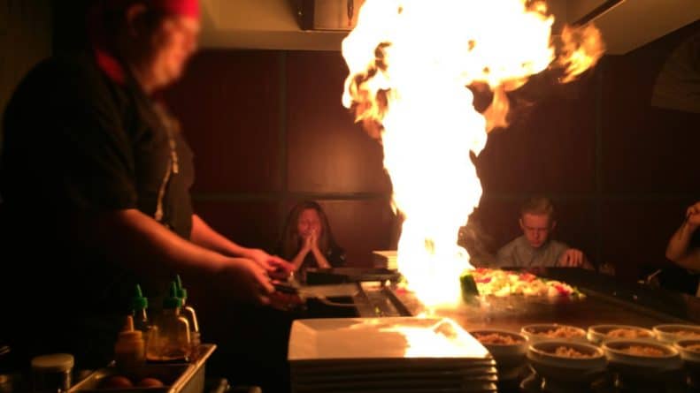 Локальные новости: Именинница заработала ожоги первой степени, когда ее лицо "подожгли" на праздничной вечеринке в ресторане
