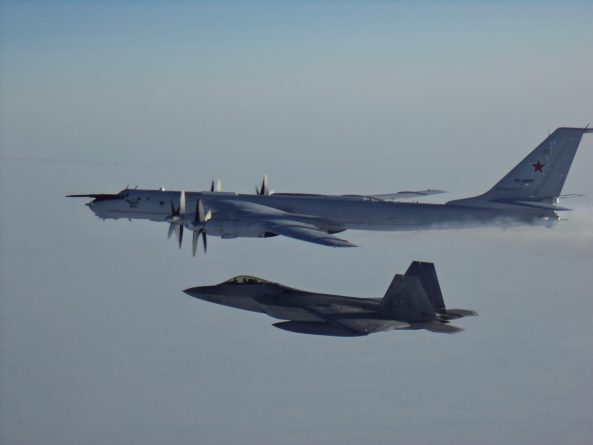Политика: США и Канада перехватили российские самолеты-разведчики около Аляски
