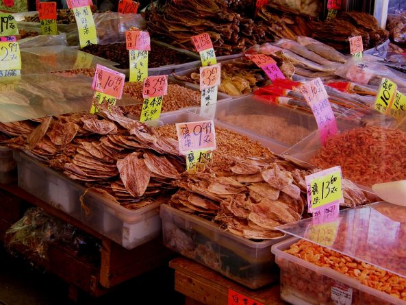 В мире: Продавщица на рынке в Ухане может быть "нулевым пациентом", первым заразившимся коронавирусом