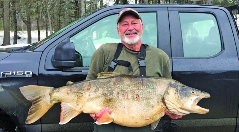 Локальные новости: Рыбак из США выловил рекордную 16-килограммовую метровую форель (фото)