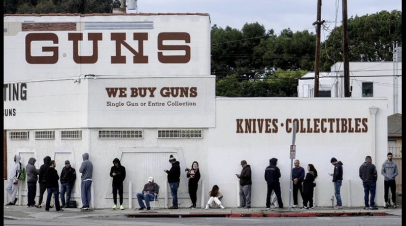 Закон и право: «Если начнется хаос и беспорядки»: в США – очереди в магазинах оружия (фото)