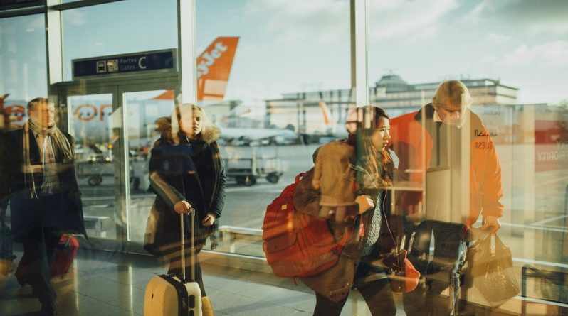 Путешествия: Миллениалы скупают подешевевшие авиабилеты в период паники из-за коронавируса