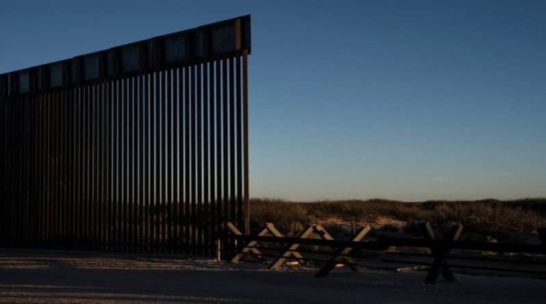 Популярное: Администрация Трампа продолжает строить пограничную стену, несмотря на пандемию коронавируса