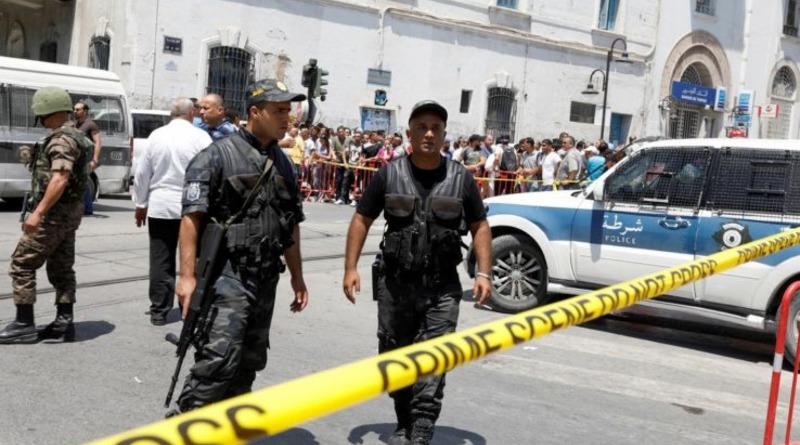 В мире: Террористы-смертники подорвались возле посольства США в Тунисе