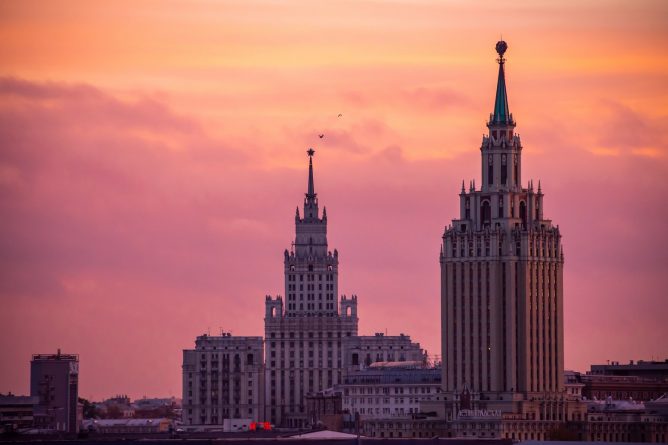 Закон и право: Москва грозит тюрьмой за нарушение «самоизоляции» из-за коронавируса