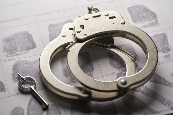 Закон и право: Родителей арестовали после того, как в крови 8-месячной малышки нашли кокаин и метамфетамин