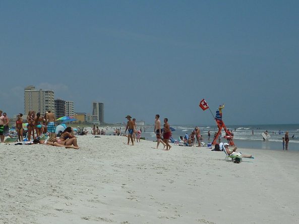 Локальные новости: Пляжи Флориды начнут открывать уже сегодня вечером, несмотря на пандемию и печальную статистику смерности в США