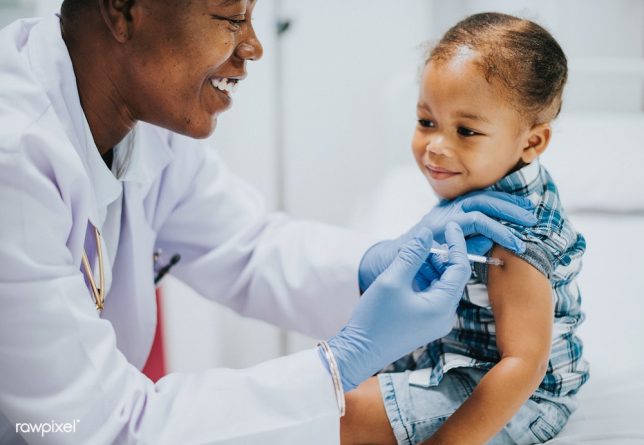 Здоровье: ВОЗ предупреждает, что «дети умрут», если страны прекратят делать вакцины из-за коронавируса