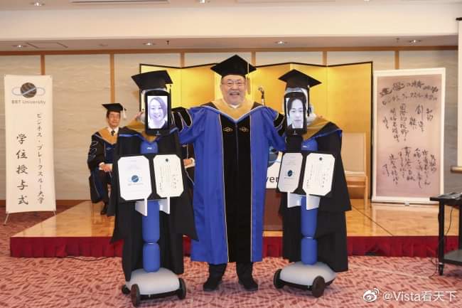 В мире: Во время самоизоляции в Японии выпускников заменили роботы
