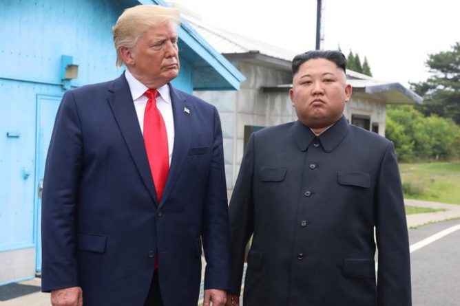 Политика: Трамп заявил, что слухи о смертельной болезни Ким Чен Ына  неправдивы