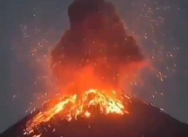 Погода: В Индонезии началось извержение всемирно известного вулкана Анак-Кракатау