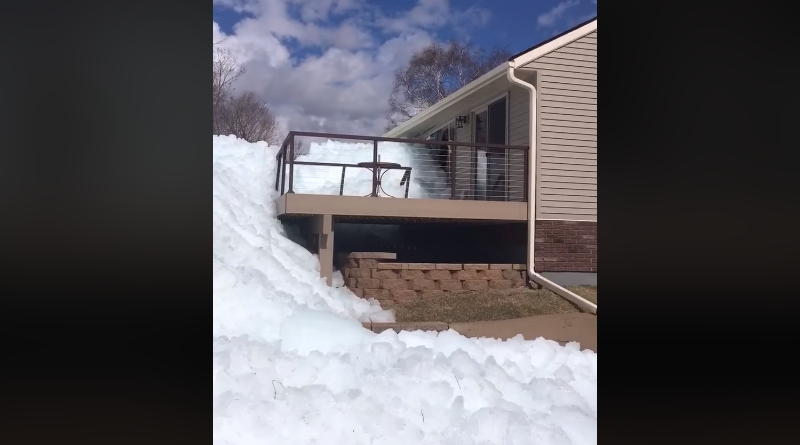 Видео: «Ледяное цунами»: в США волны льда высотой до 30 футов наползли на жилые дома (видео)