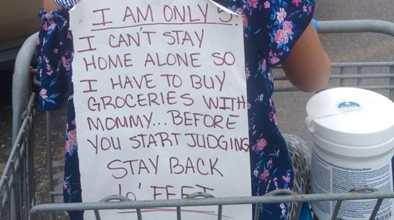 Популярное: Мама вынуждена была повесить плакат на спину дочери, объясняя незнакомцам, почему они с дочерью делают покупки вместе