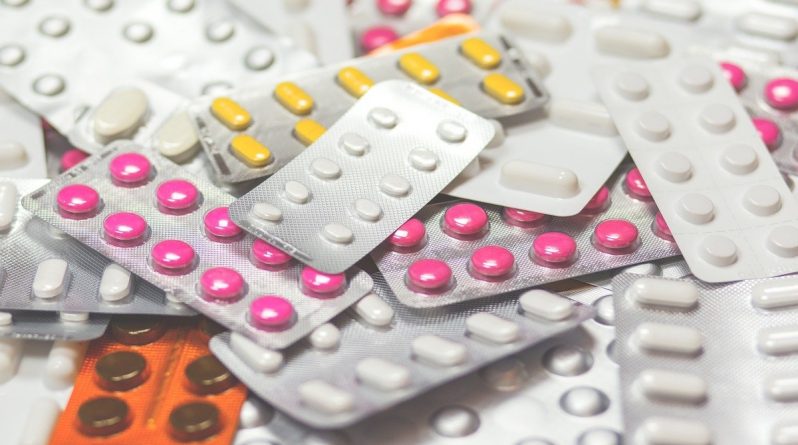 Закон и право: Сотрудник больницы украл сотни таблеток от малярии, разрекламированных как возможное средство от коронавируса