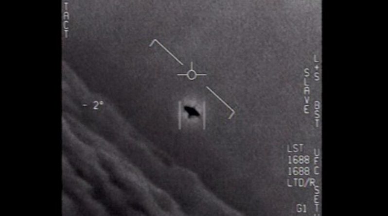 Популярное: Пентагон рассекретил 3 видео с НЛО, снятые пилотами ВМС США