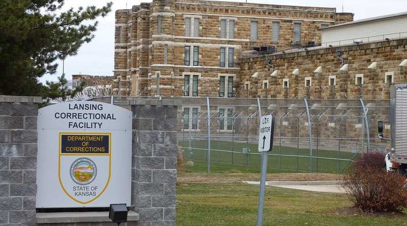 Происшествия: В США заключенные устроили беспорядки и взяли под контроль часть тюрьмы (видео)