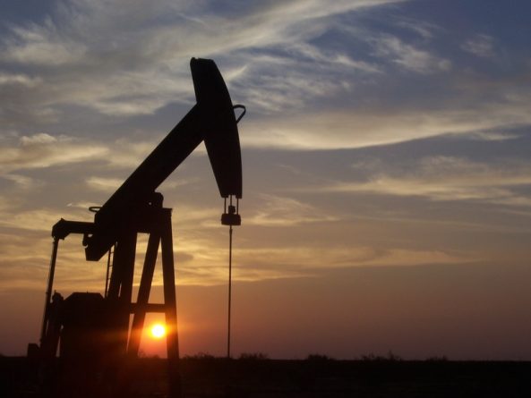 Экономика и финансы: Нефть в США: впервые в истории цена за баррель рухнула ниже нуля