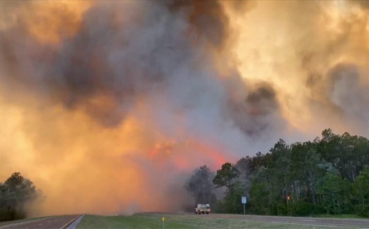 Локальные новости: Пожары во Флориде вынудили более 500 человек покинуть свои дома